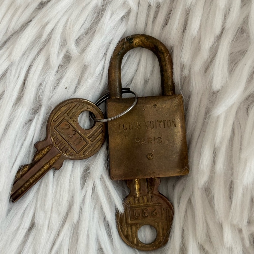 Louis Vuitton lock & keys vintage - Picture 8 of 11